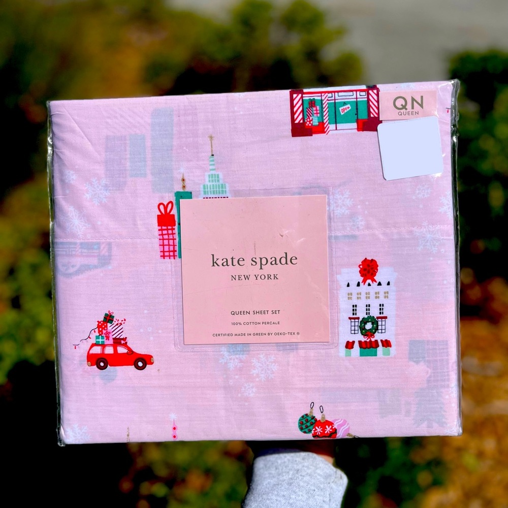 🎄 Kate Spade Holiday Queen Sheets Pink🎄